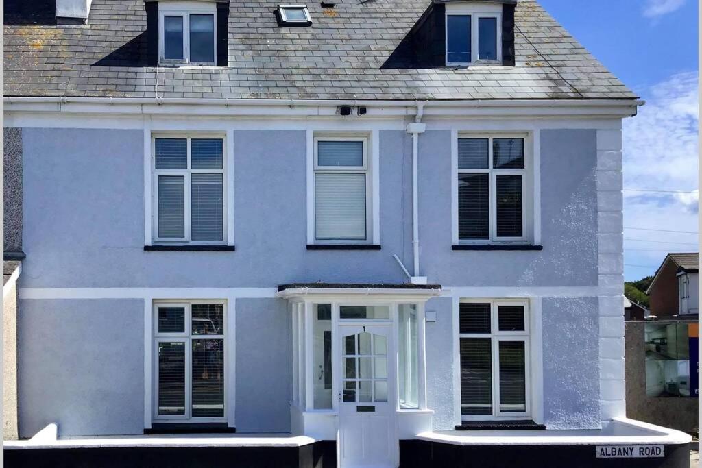 Large 5 Bed 3 Bath House 300 Meters From Beach And Restaurants New Quay Exterior foto